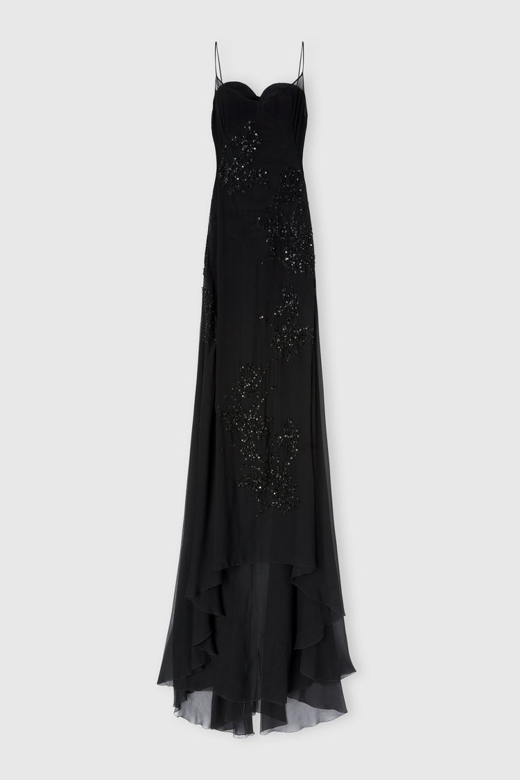 Abito lungo in chiffon con cristalli applicati a mano