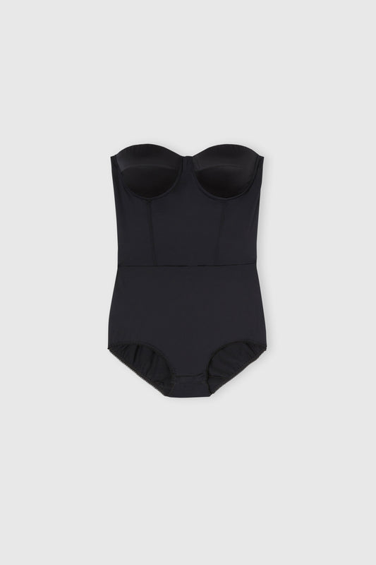 Abito lungo in chiffon con cristalli applicati a mano