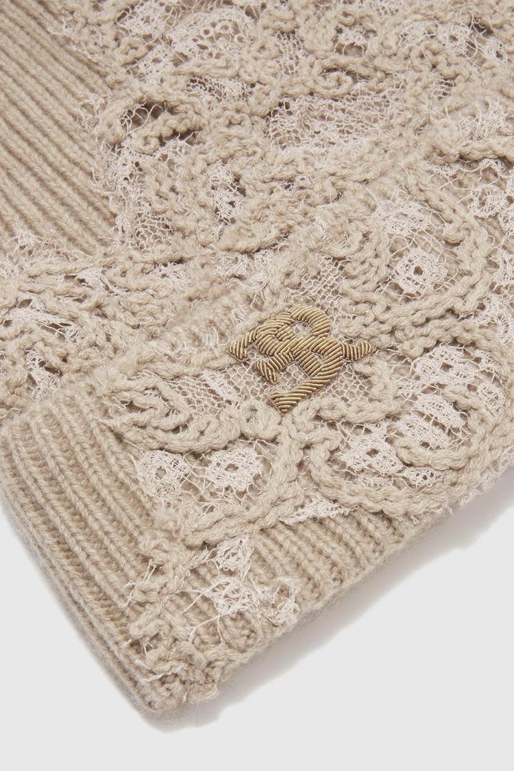 Pure cashmere hat with embroidered logo and rebrode lace