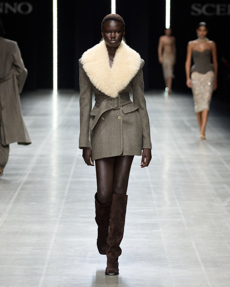 Stivale in vitello elasticizzato con dettaglio brogue