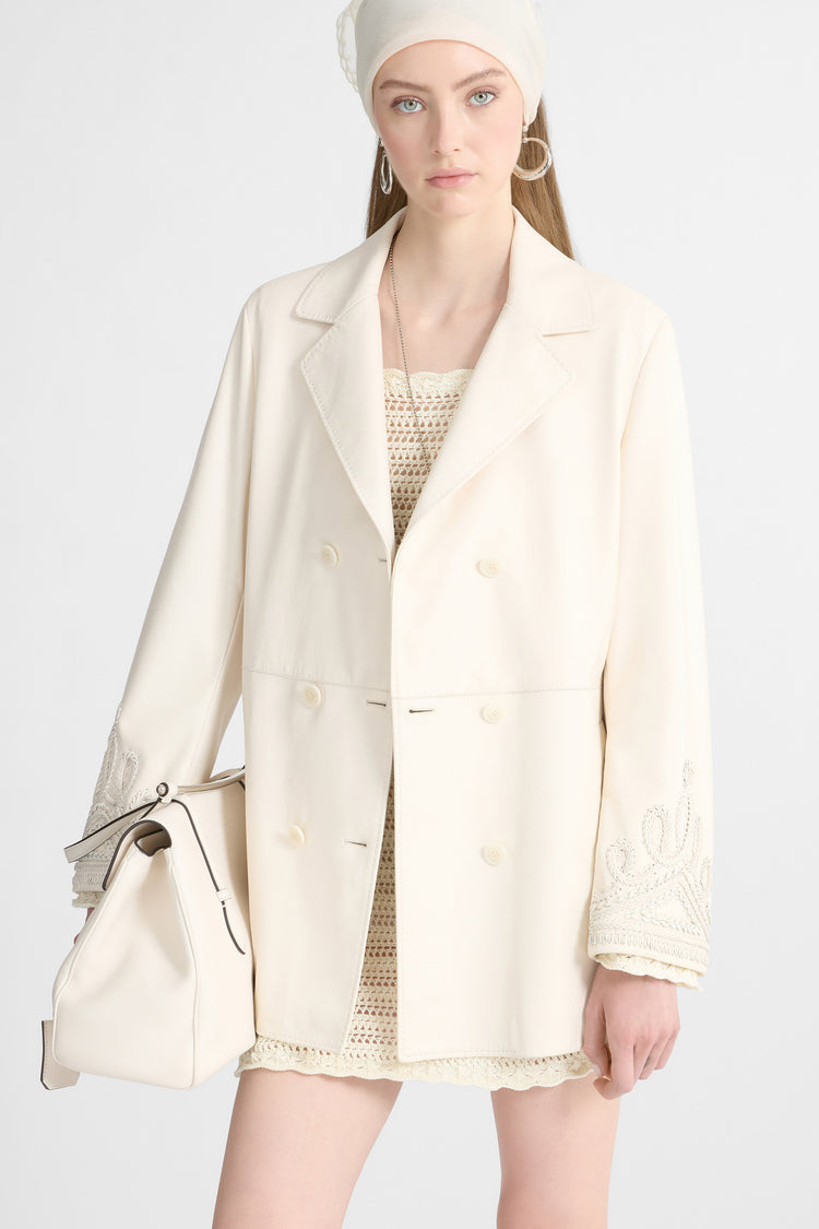 Giacca doppiopetto in nappa con ricami a mano