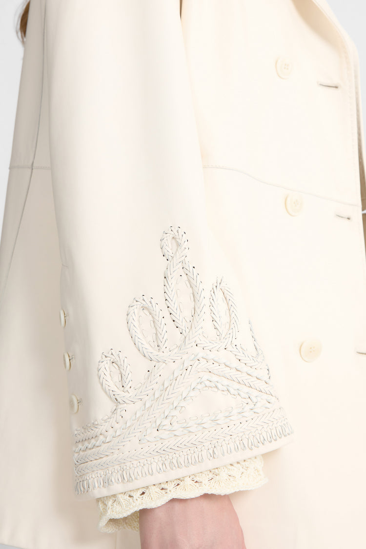 Giacca doppiopetto in nappa con ricami a mano