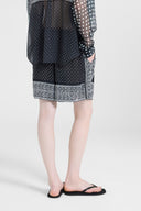 Bermuda in crepon di pura seta stampata bandana con cristalli applicati a mano