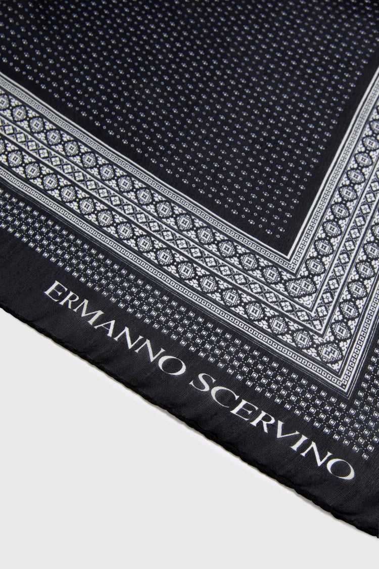 Foulard quadrato in pura seta con stampa bandana bianco e nero