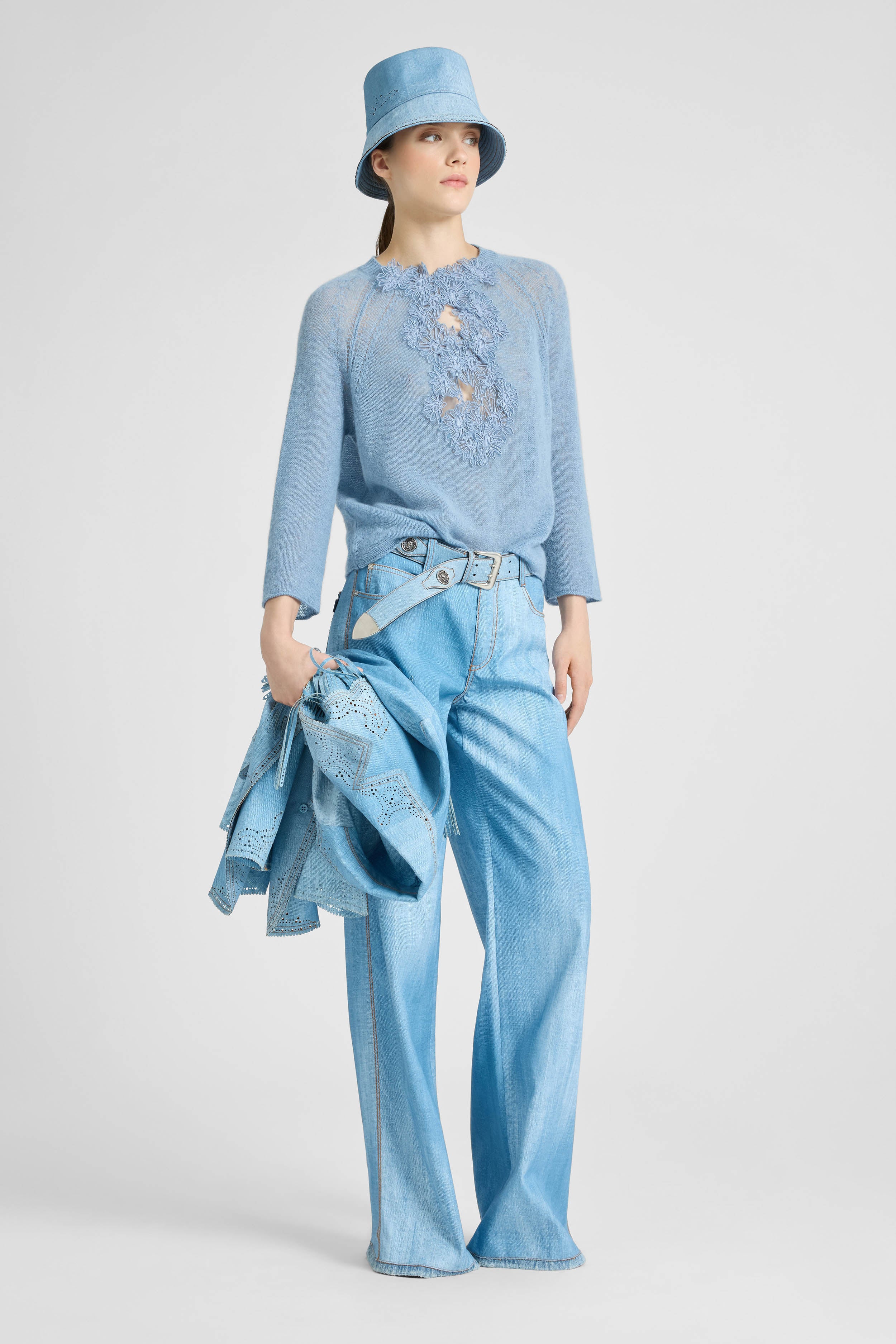 Pure cashmere V-neck sweater with handmade daisy appliqués