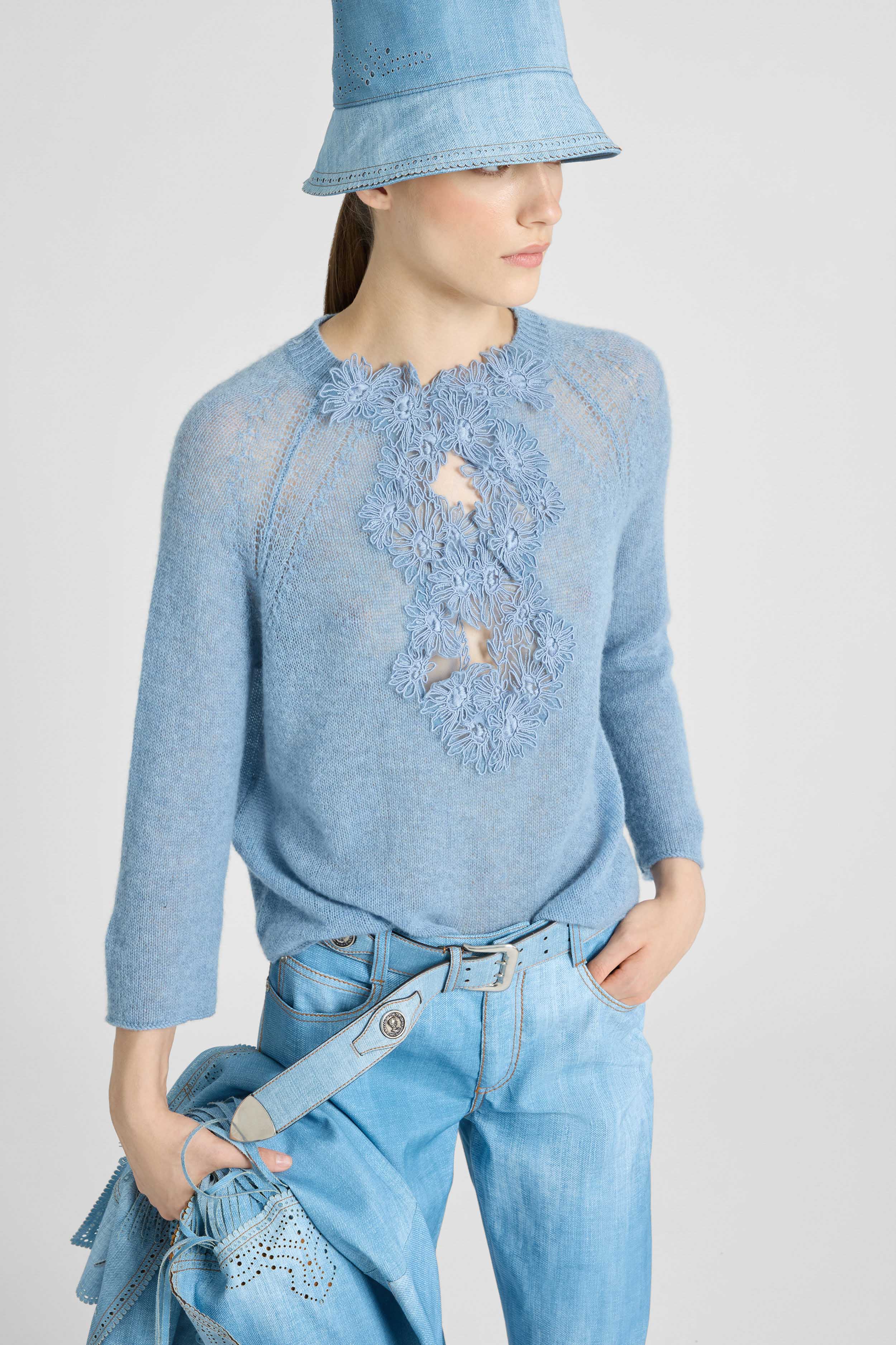 Pure cashmere V-neck sweater with handmade daisy appliqués