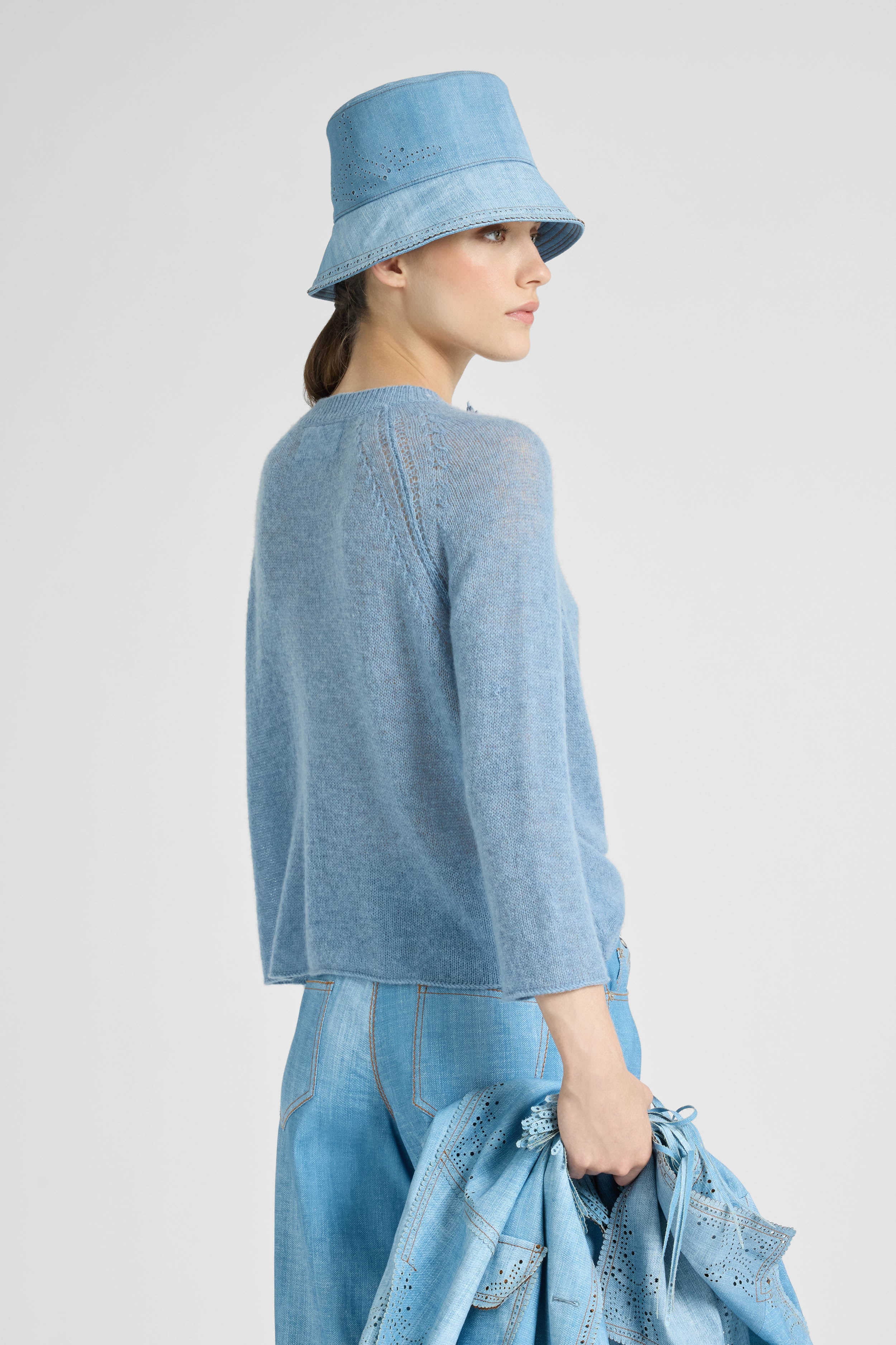 Pure cashmere V-neck sweater with handmade daisy appliqués