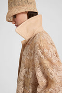 Trench en dentelle rebrodée contrecollée sur tulle