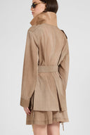 Sahariana in georgette tecnica con chiffon di seta e cintura in nappa