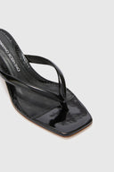 Chic thong sandal with 5 cm heel