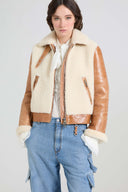 Giacca aviator corta in montone cerato con zip