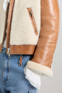 Giacca aviator corta in montone cerato con zip