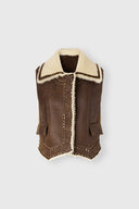 Gilet corto shearling d’ispirazione sartoriale con dettagli brogue