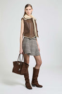 Gilet corto shearling d’ispirazione sartoriale con dettagli brogue