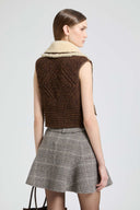 Gilet corto shearling d’ispirazione sartoriale con dettagli brogue