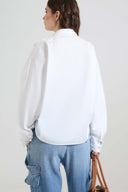 Camicia in popeline di cotone con pizzo floreale applicato a mano