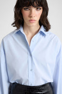 Cotton poplin shirt with a masculine sartorial allure