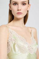 Top lingerie in raso di seta con pizzo a contrasto