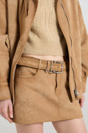 Cintura in pelle scamosciata beige terra con dettagli broguing