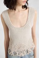Top en pur cachemire avec finition en dentelle