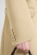 Manteau midi monopetto en drap de laine double avec revers en shearling effet renard et ceinture en cuir