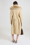 Manteau midi monopetto en drap de laine double avec revers en shearling effet renard et ceinture en cuir