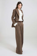Pantalone palazzo marrone in fresco lana con disegno resca tinto filo
