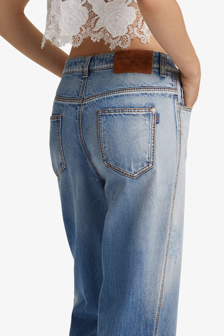 Jeans baggy con strappo