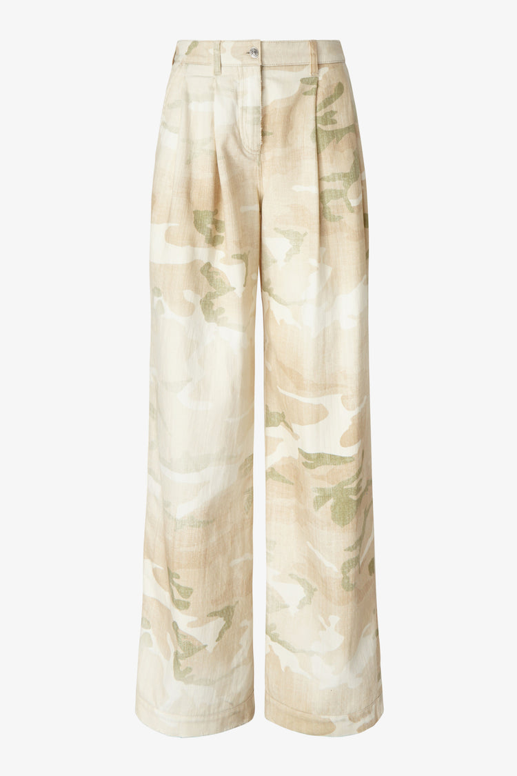 Light camouflage jeans